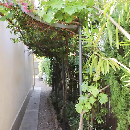 Charming At 200m From * アンティーブ